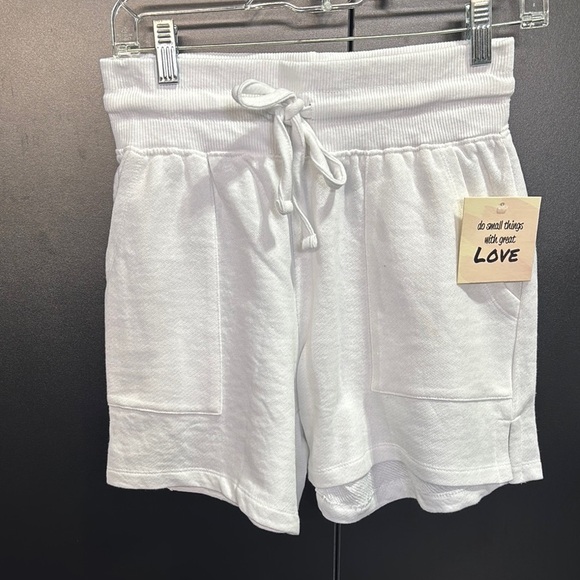 The Sweatshirt Project,Elastic drawstring waist, hip pockets,cotton poly shorts - Picture 1 of 9